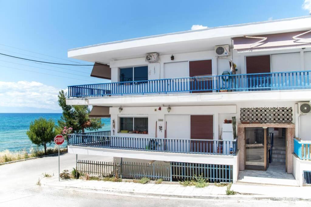 Seafront 2 Bedrooms Apartment Nea Iraklia Exterior photo